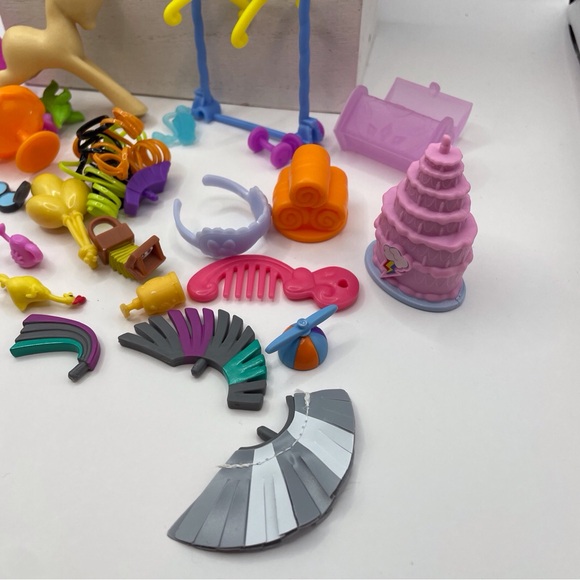 My Little Pony Lot Of Various MLP Playset Accessories Furniture - Picture 4 of 9